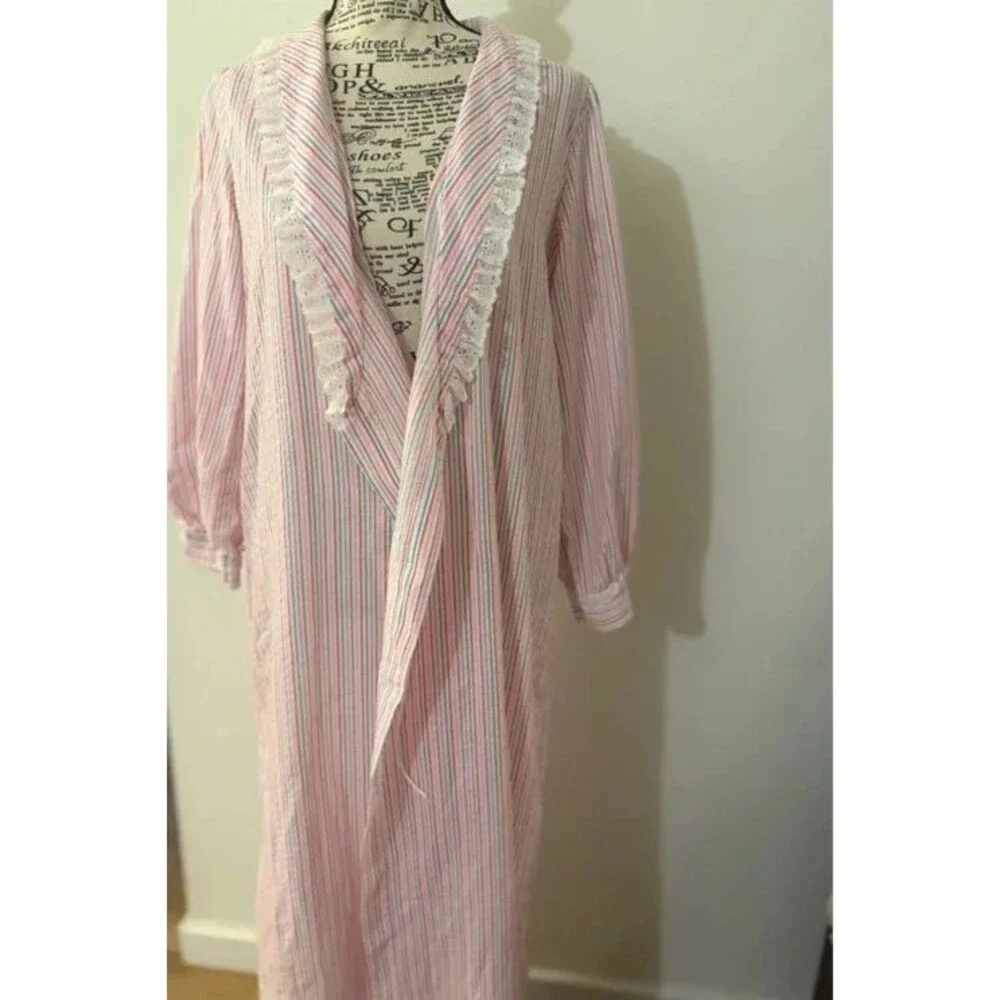 Unbranded Vintage floor length striped ruffle lace dressing gown